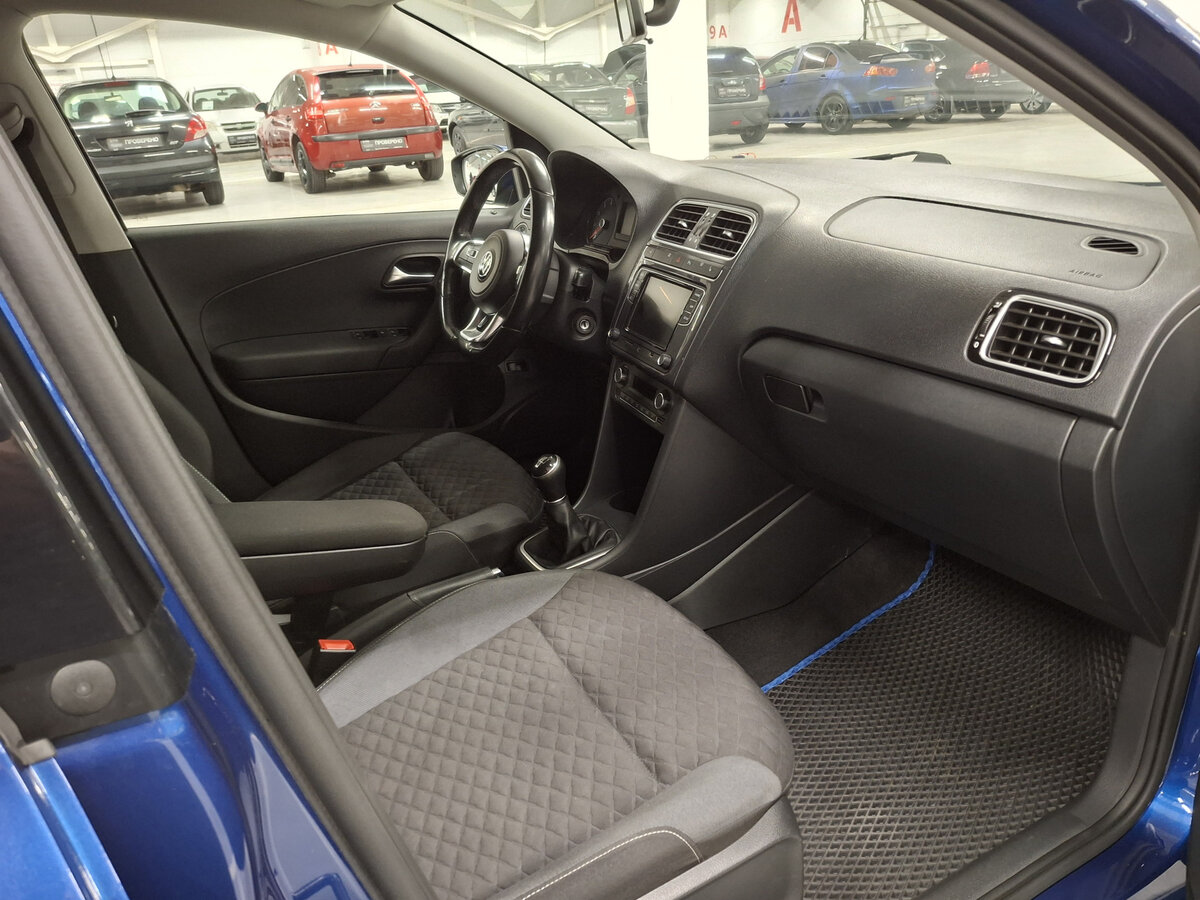 Купить Volkswagen Polo с пробегом. Фото: #10