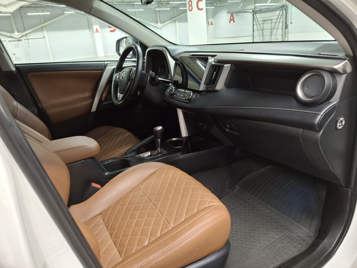 Купить Toyota RAV4 с пробегом. Фото: #10