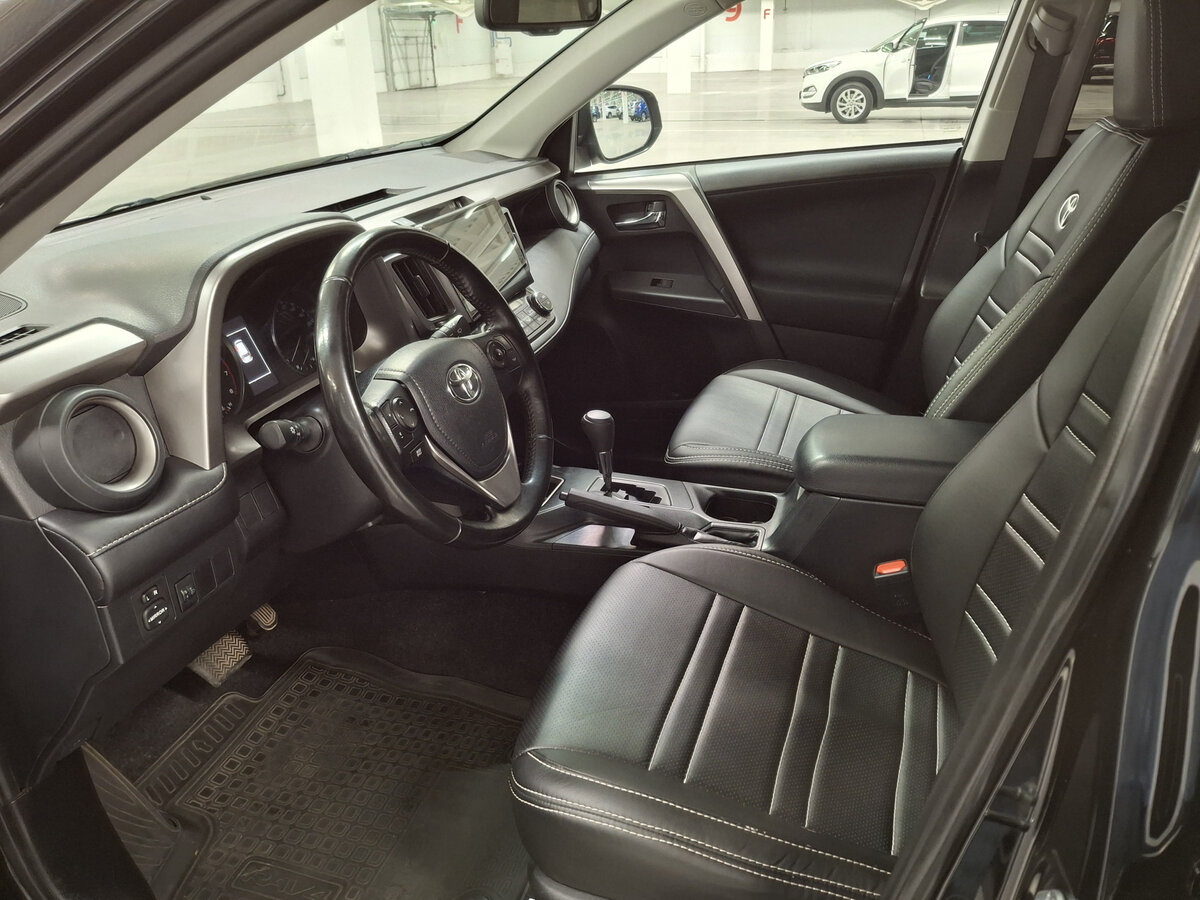 Купить Toyota RAV4 с пробегом. Фото: #15