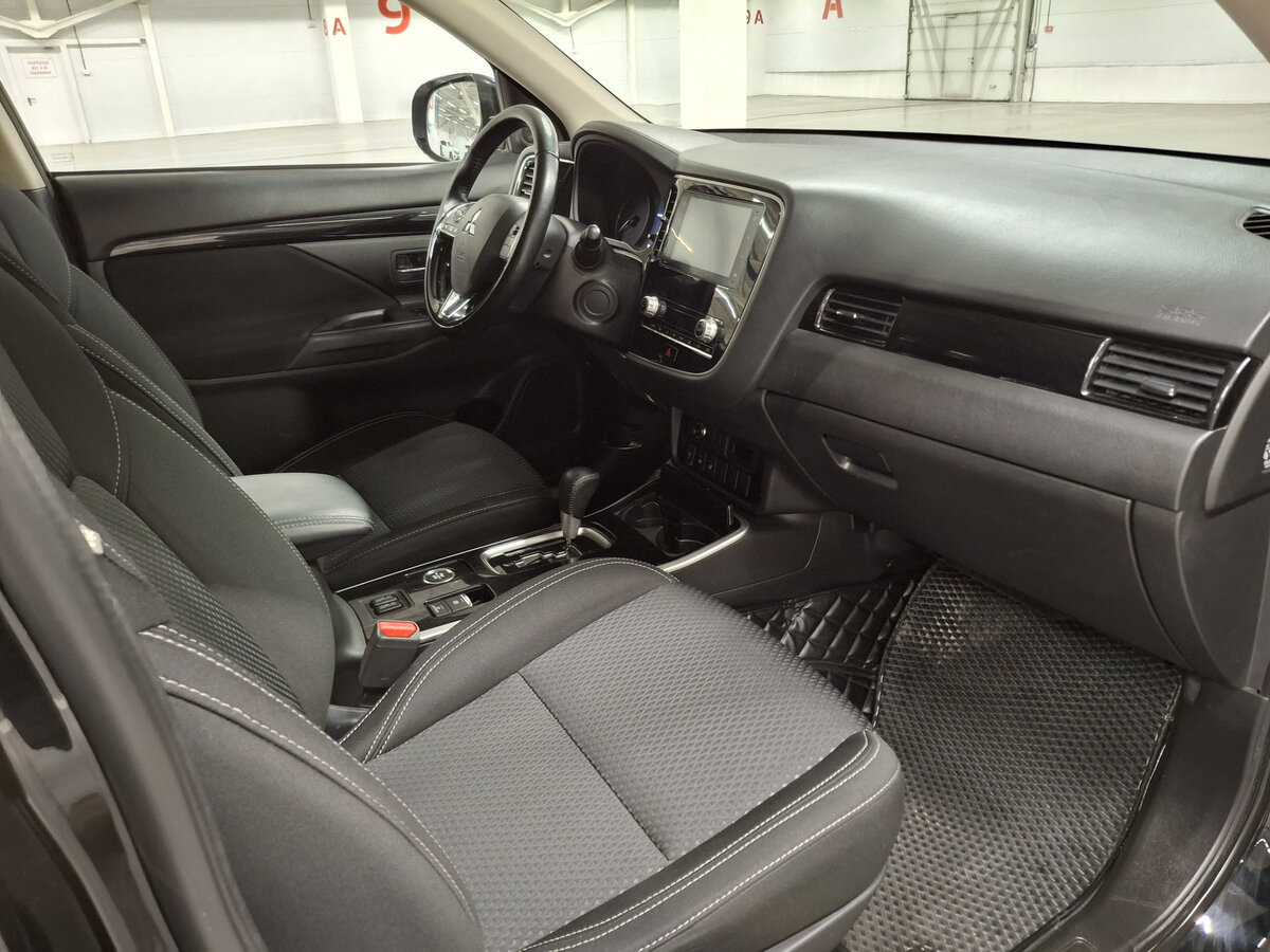 Купить Mitsubishi Outlander с пробегом. Фото: #10