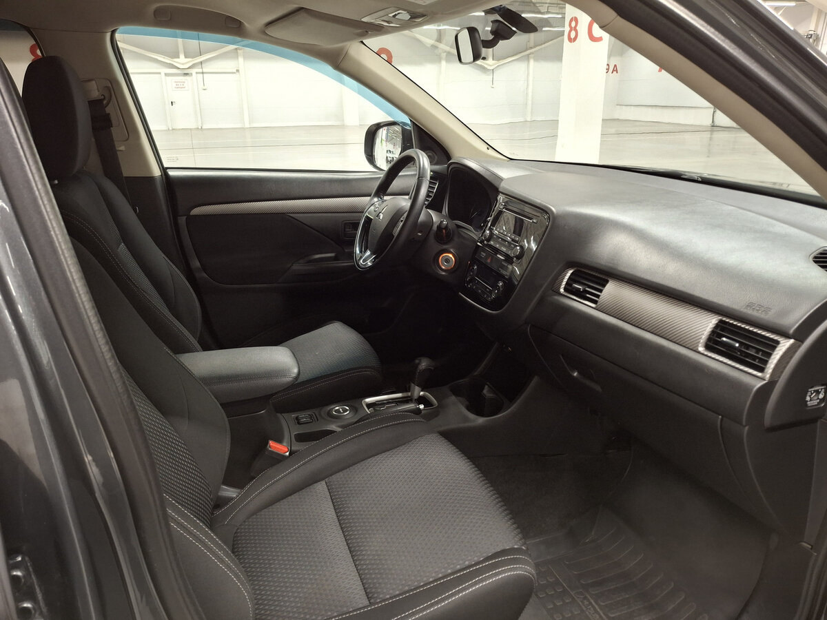 Купить Mitsubishi Outlander с пробегом. Фото: #10