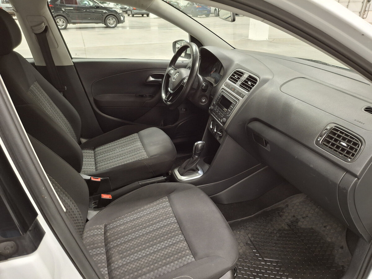 Купить Volkswagen Polo с пробегом. Фото: #9