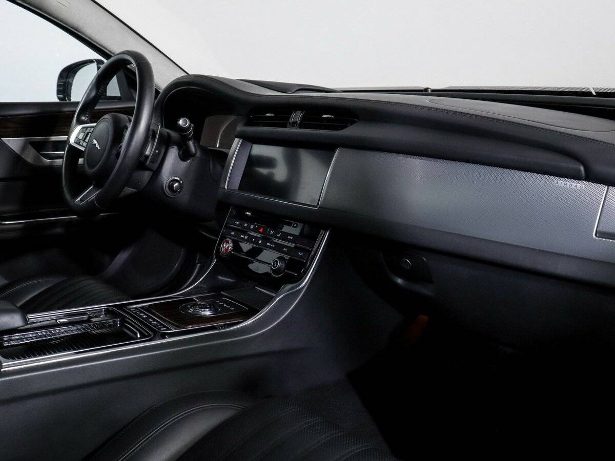 Купить Jaguar XF с пробегом. Фото: #6