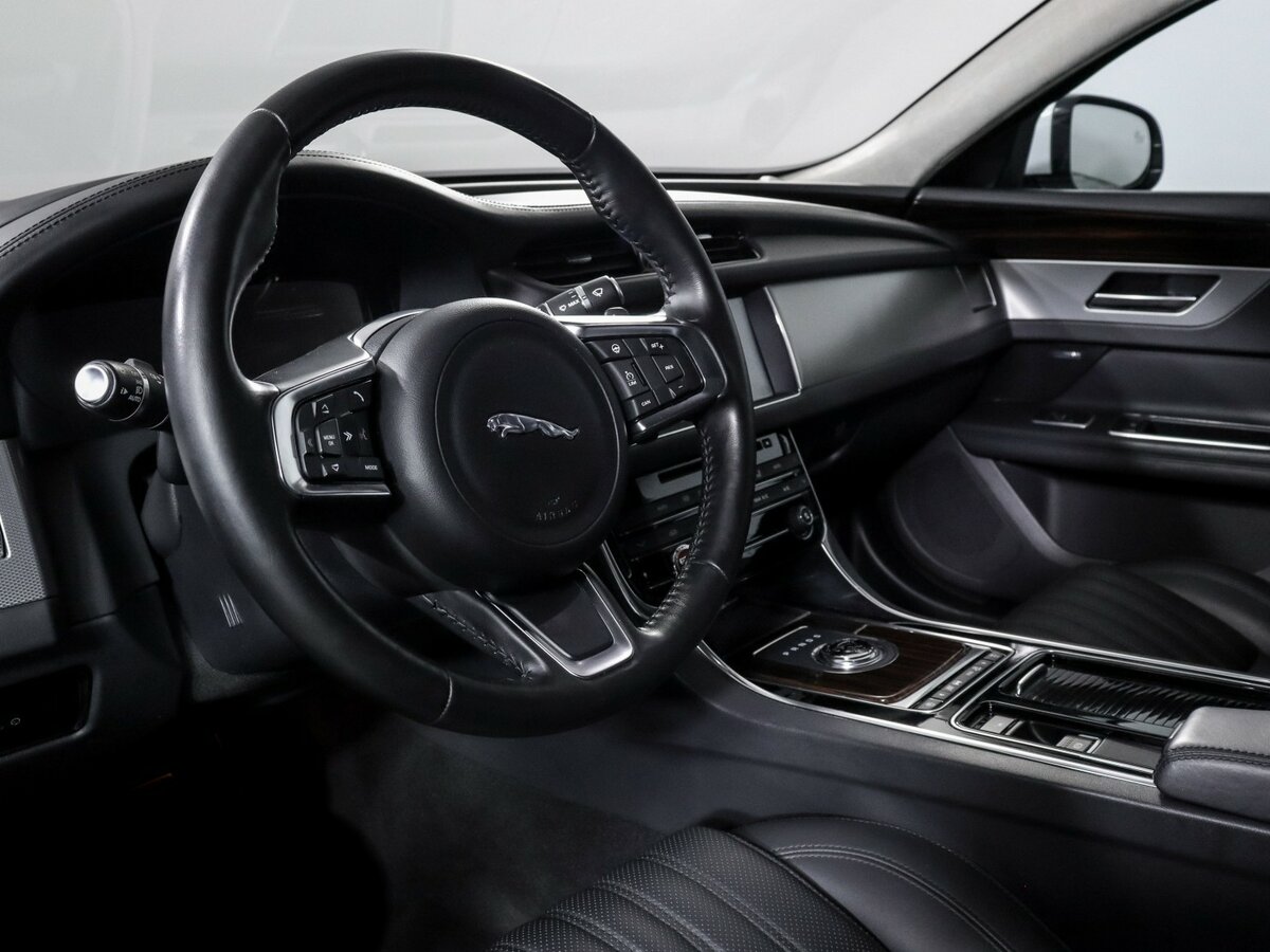 Купить Jaguar XF с пробегом. Фото: #10