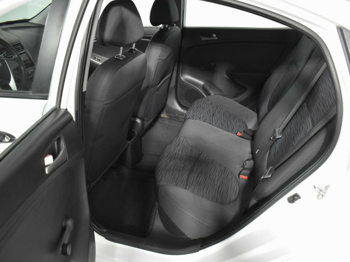 Купить Hyundai Solaris с пробегом. Фото: #9