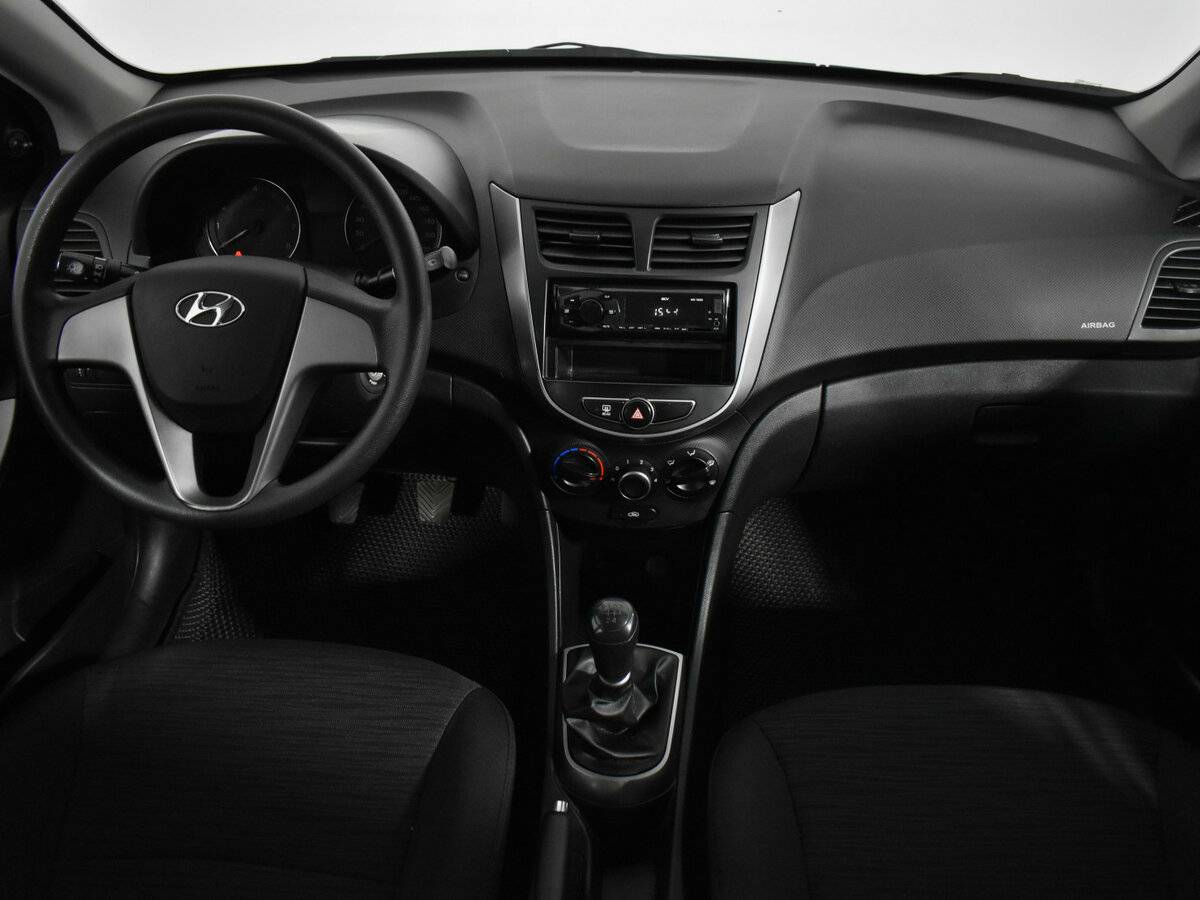 Купить Hyundai Solaris с пробегом. Фото: #11