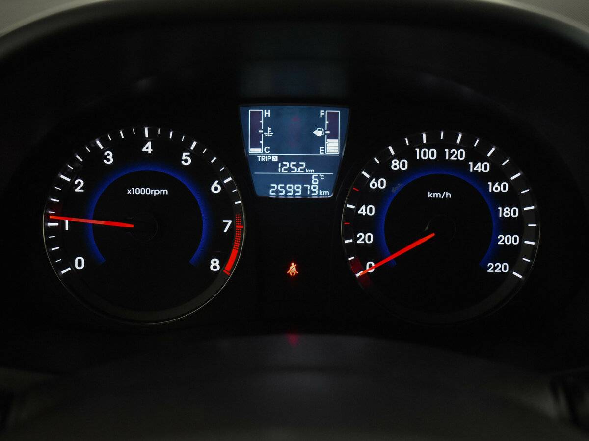 Купить Hyundai Solaris с пробегом. Фото: #14