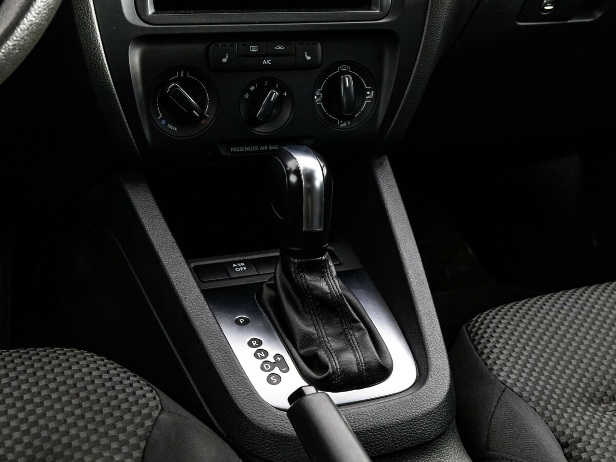 Купить Volkswagen Jetta с пробегом. Фото: #8