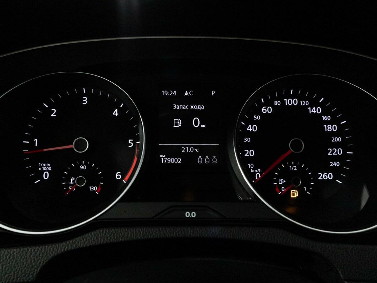 Купить Volkswagen Passat с пробегом. Фото: #11