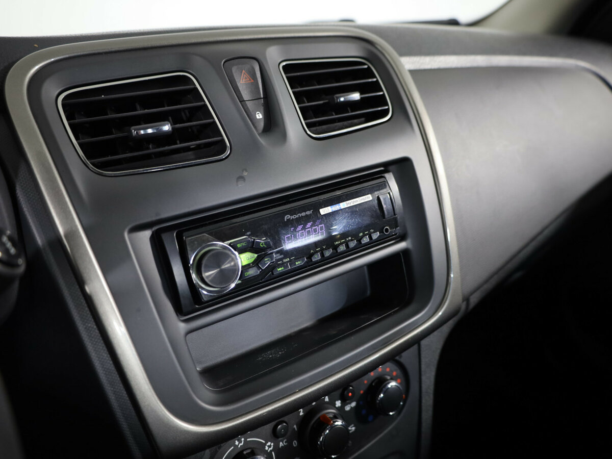 Купить Renault Logan с пробегом. Фото: #17