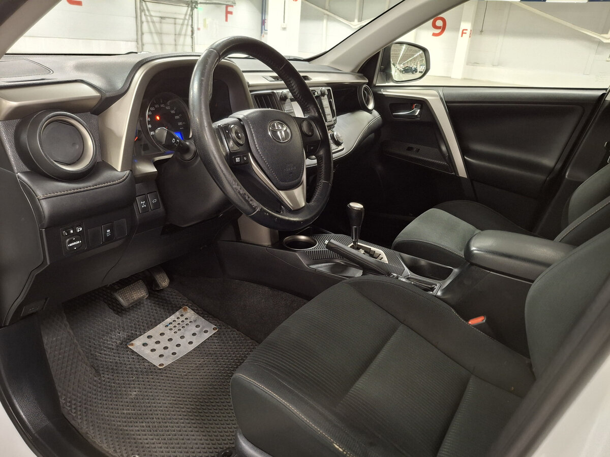 Купить Toyota RAV4 с пробегом. Фото: #15