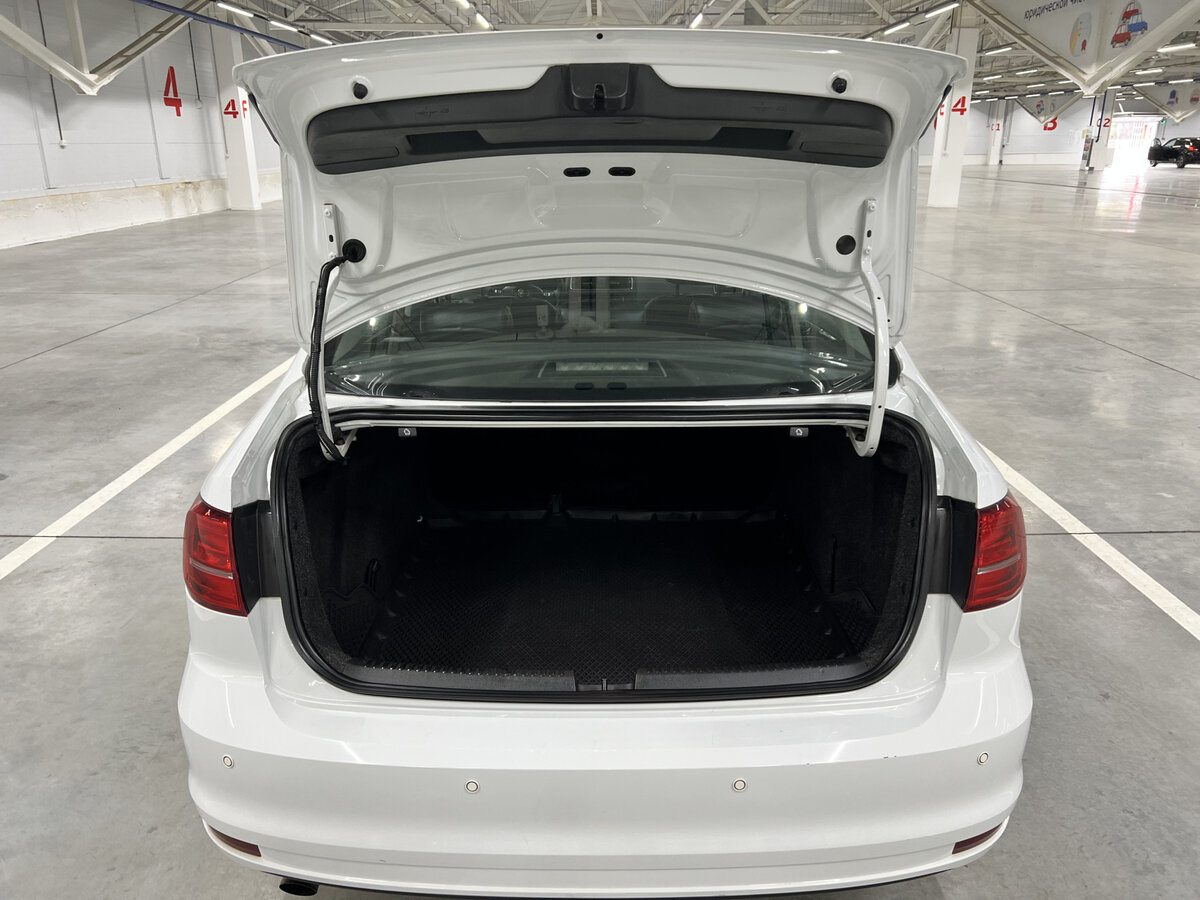 Купить Volkswagen Jetta с пробегом. Фото: #9