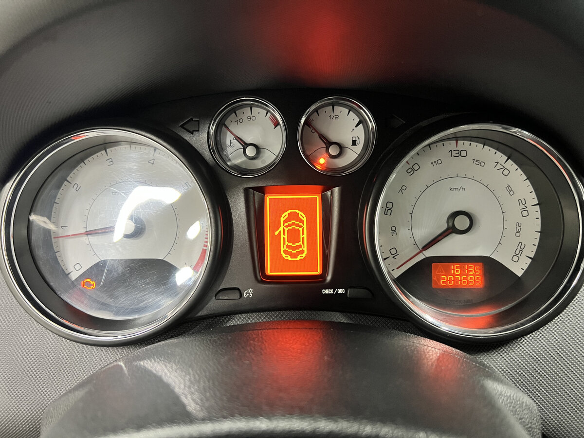 Купить Peugeot 308 с пробегом. Фото: #12