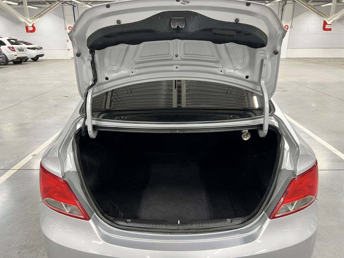 Купить Hyundai Solaris с пробегом. Фото: #9