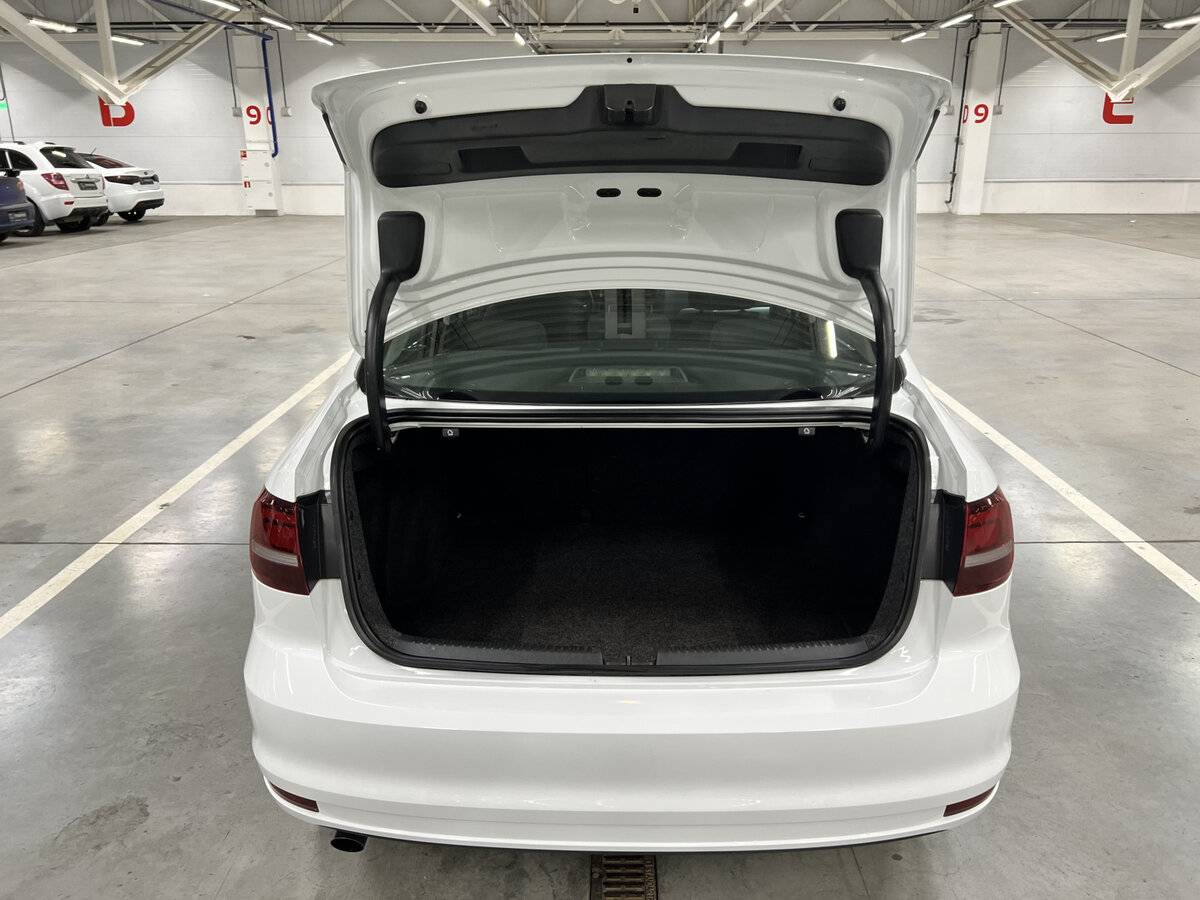 Купить Volkswagen Jetta с пробегом. Фото: #9