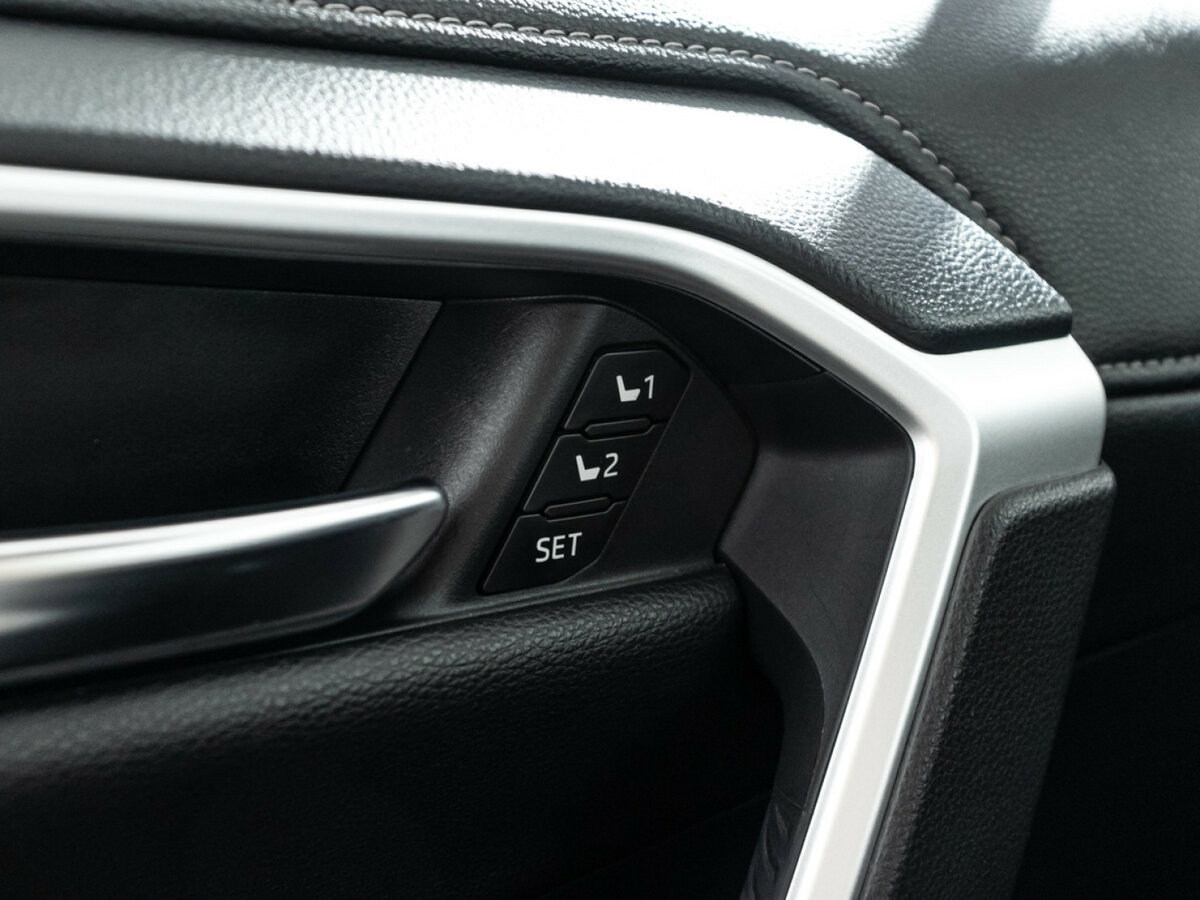 Купить Toyota RAV4 с пробегом. Фото: #15