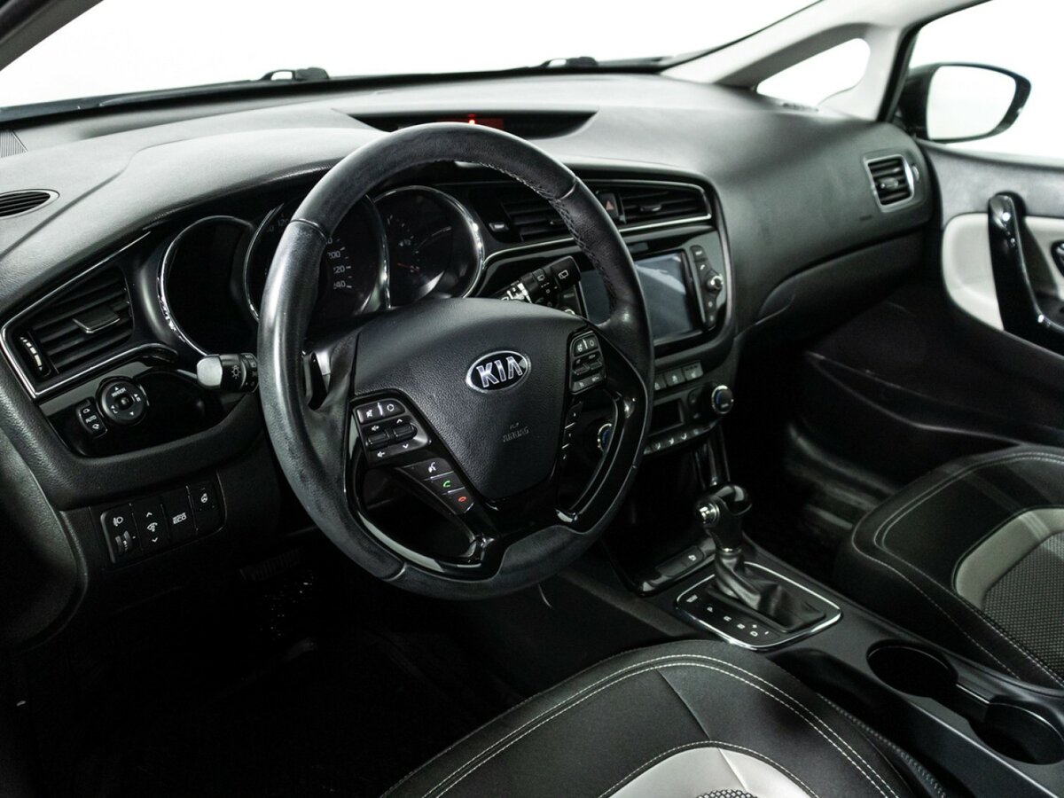 Купить Kia Ceed с пробегом. Фото: #9