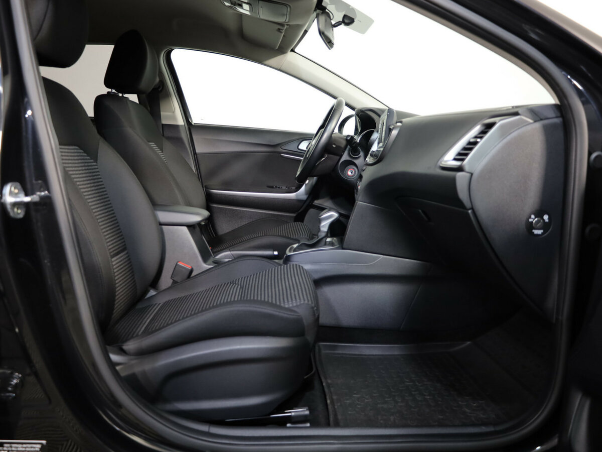 Купить Kia Ceed с пробегом. Фото: #18