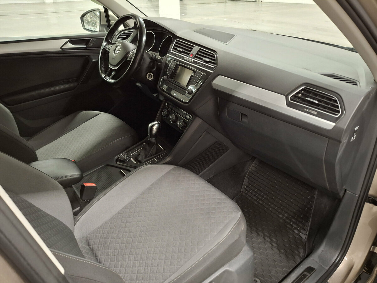 Купить Volkswagen Tiguan с пробегом. Фото: #10