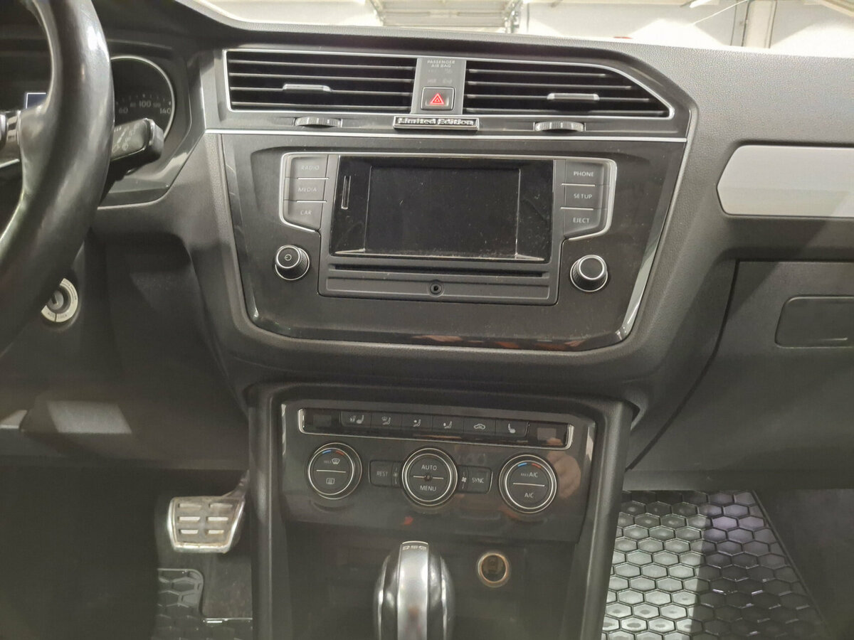 Купить Volkswagen Tiguan с пробегом. Фото: #14