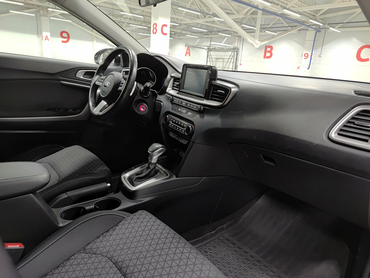 Купить Kia Ceed с пробегом. Фото: #10
