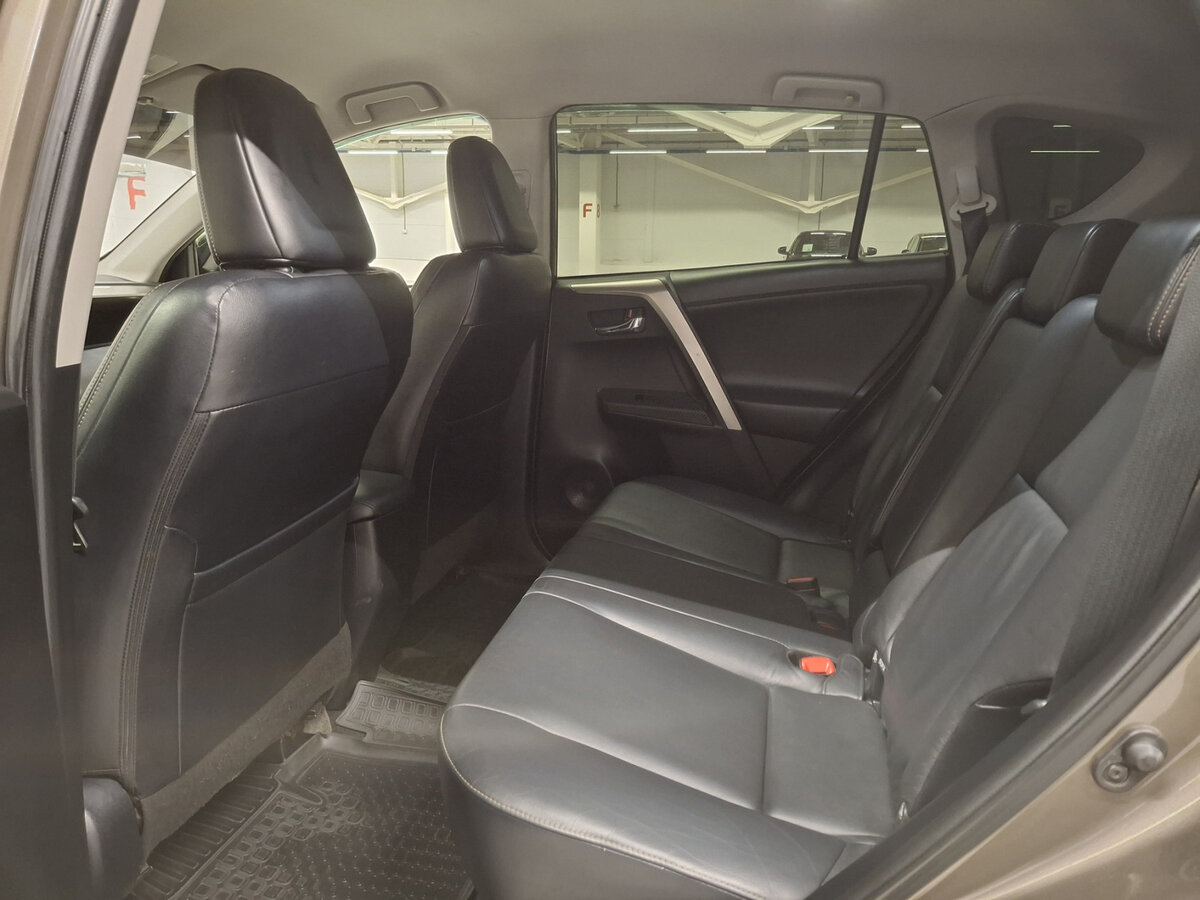 Купить Toyota RAV4 с пробегом. Фото: #11