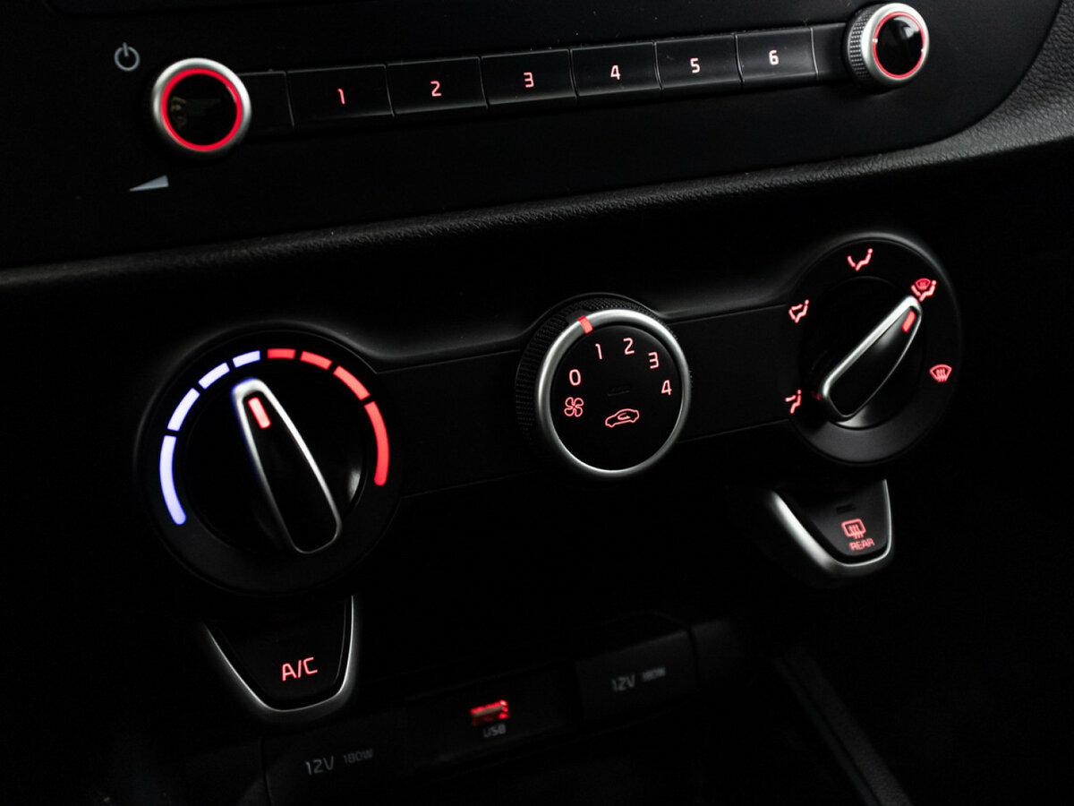 Купить Kia Rio с пробегом. Фото: #17