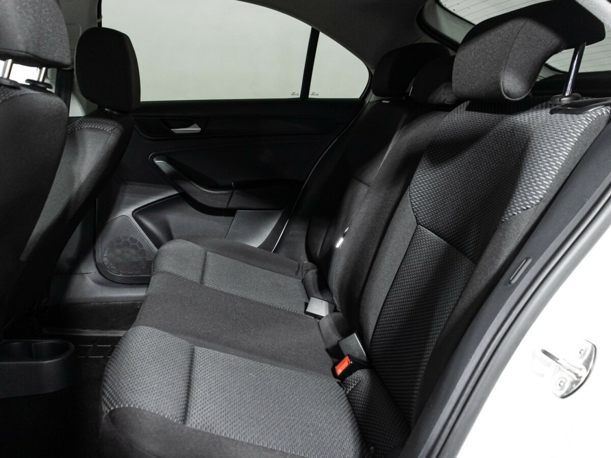 Купить Volkswagen Polo с пробегом. Фото: #9