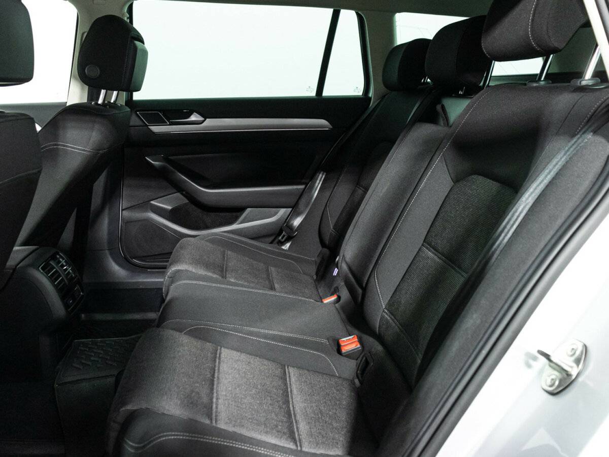 Купить Volkswagen Passat с пробегом. Фото: #9
