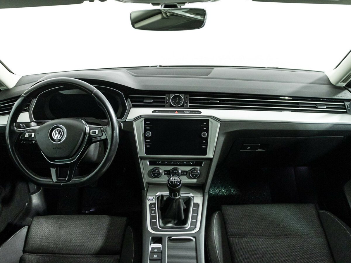 Купить Volkswagen Passat с пробегом. Фото: #12