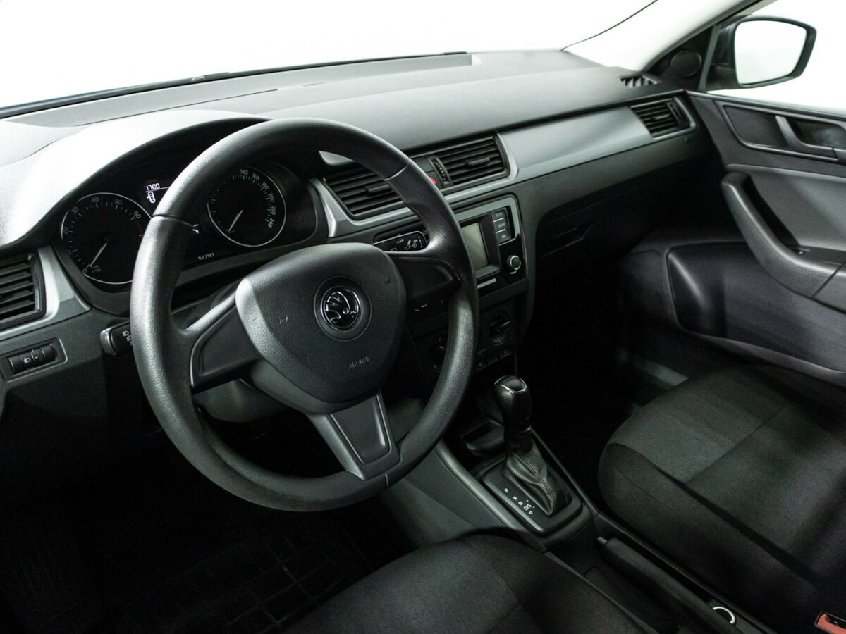 Купить Skoda Rapid с пробегом. Фото: #10