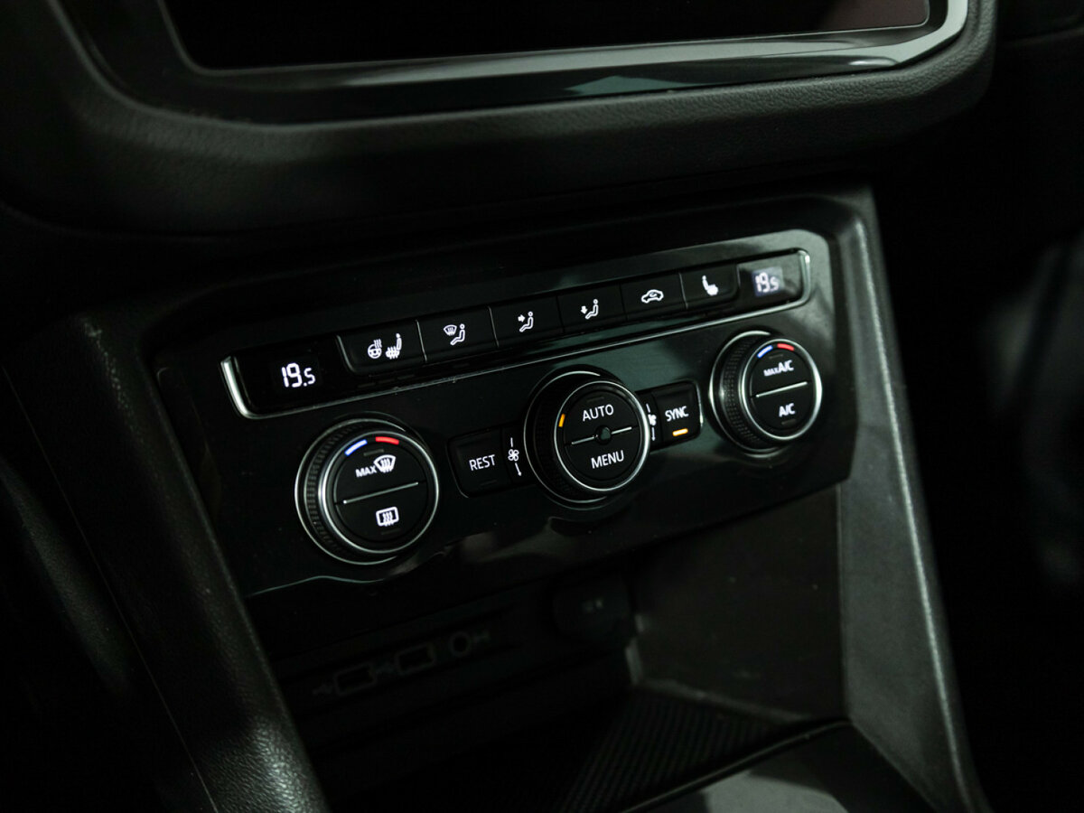 Купить Volkswagen Tiguan с пробегом. Фото: #19