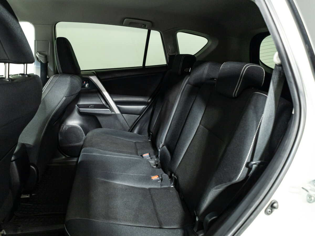 Купить Toyota RAV4 с пробегом. Фото: #7
