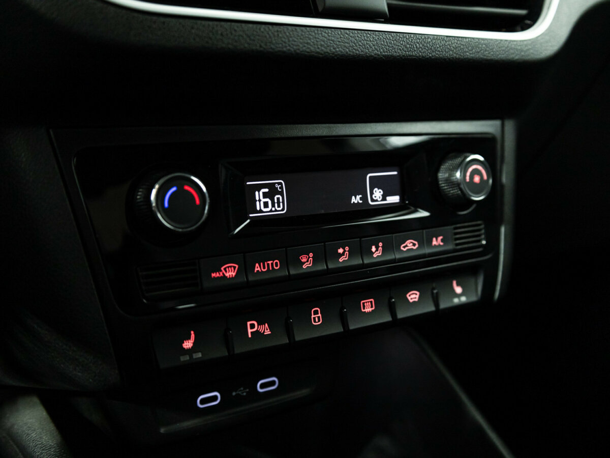 Купить Volkswagen Polo с пробегом. Фото: #12