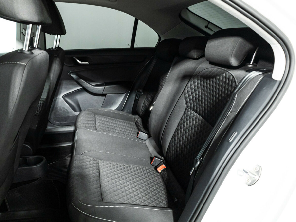Купить Skoda Rapid с пробегом. Фото: #9
