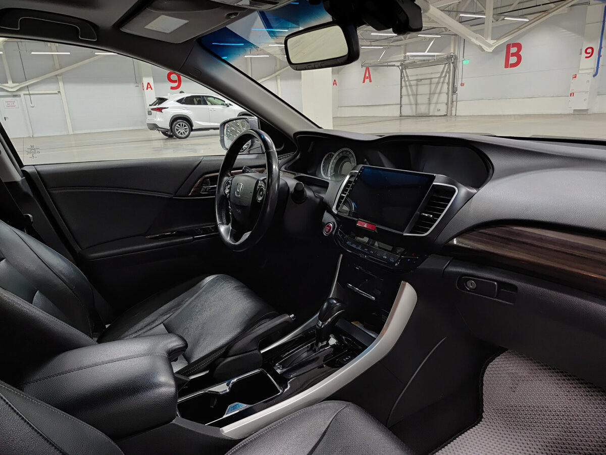 Купить Honda Accord с пробегом. Фото: #10