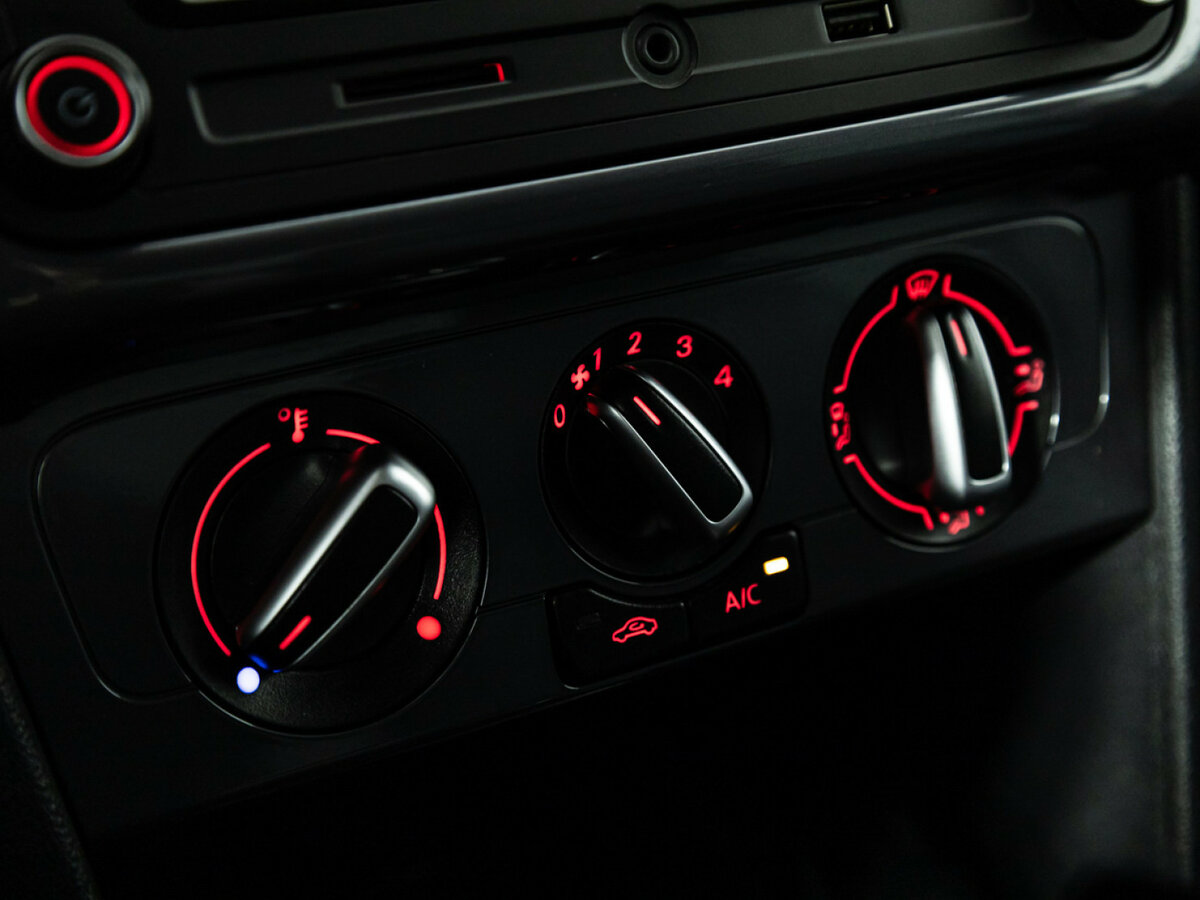 Купить Volkswagen Polo с пробегом. Фото: #15