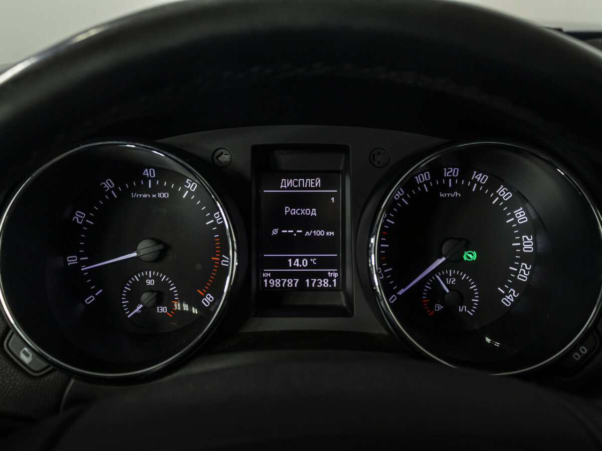 Купить Skoda Yeti с пробегом. Фото: #9