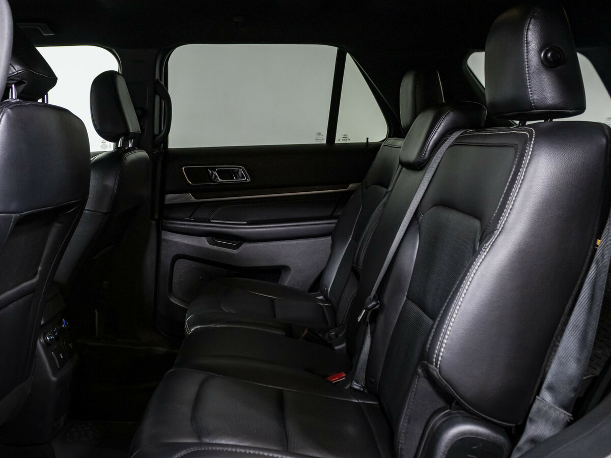 Купить Ford Explorer с пробегом. Фото: #10