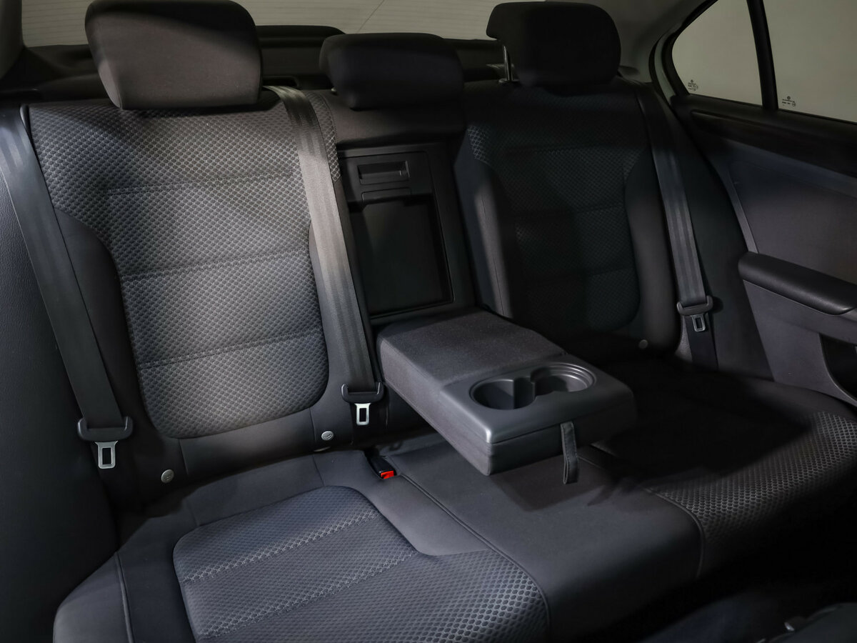 Купить Volkswagen Jetta с пробегом. Фото: #15