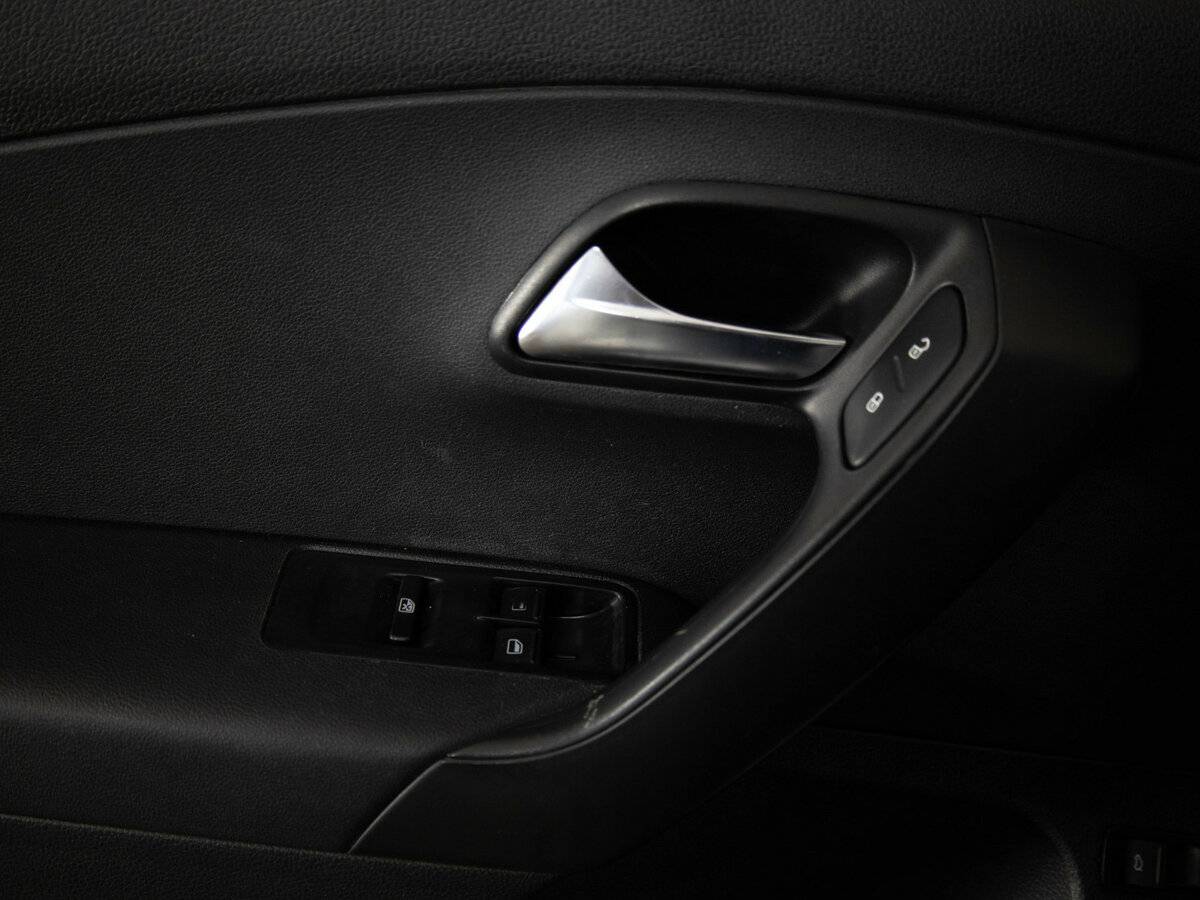 Купить Volkswagen Polo с пробегом. Фото: #9