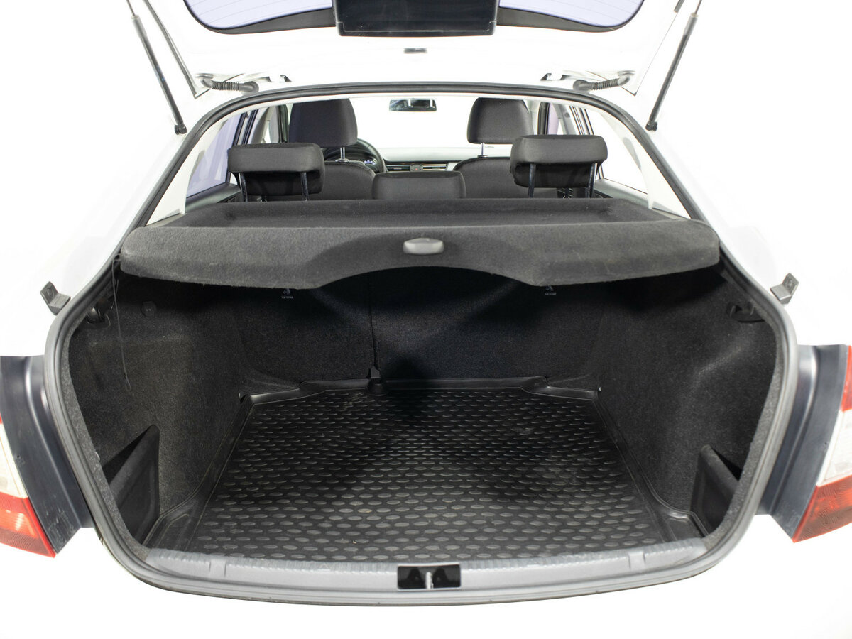 Купить Skoda Rapid с пробегом. Фото: #18