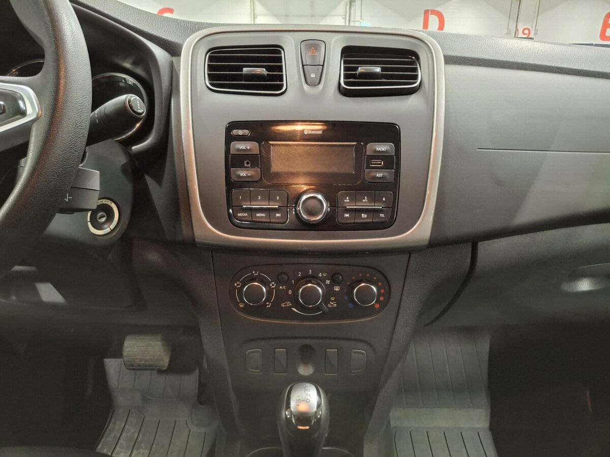 Купить Renault Logan с пробегом. Фото: #14