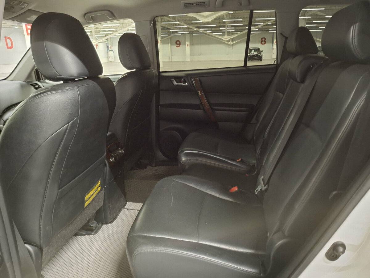 Купить Toyota Highlander с пробегом. Фото: #11
