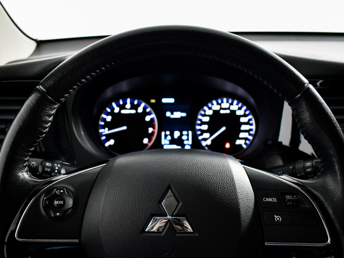 Купить Mitsubishi Outlander с пробегом. Фото: #11
