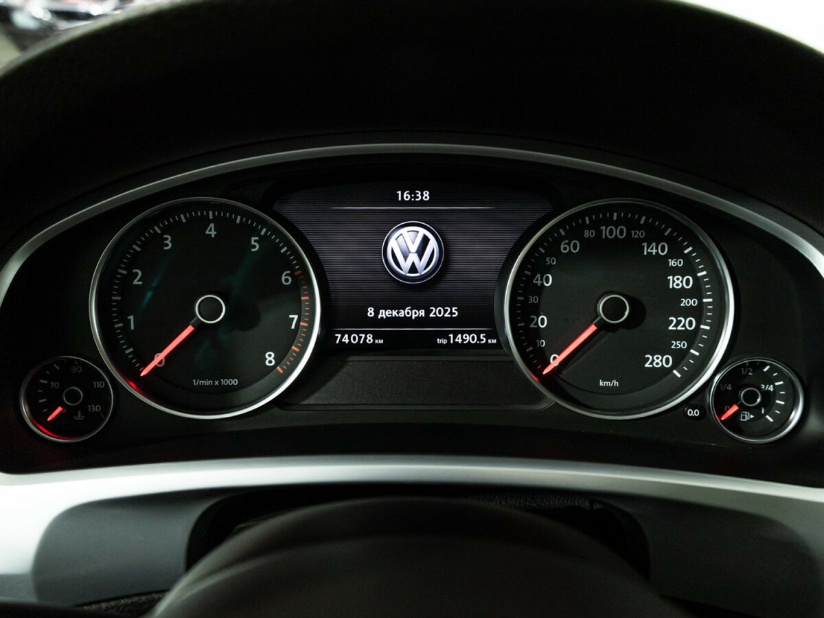 Купить Volkswagen Touareg с пробегом. Фото: #9
