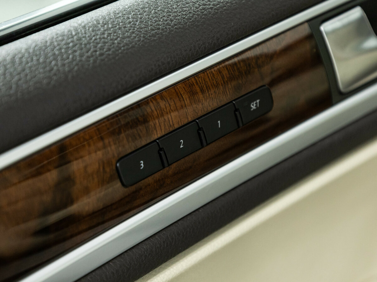 Купить Volkswagen Touareg с пробегом. Фото: #14