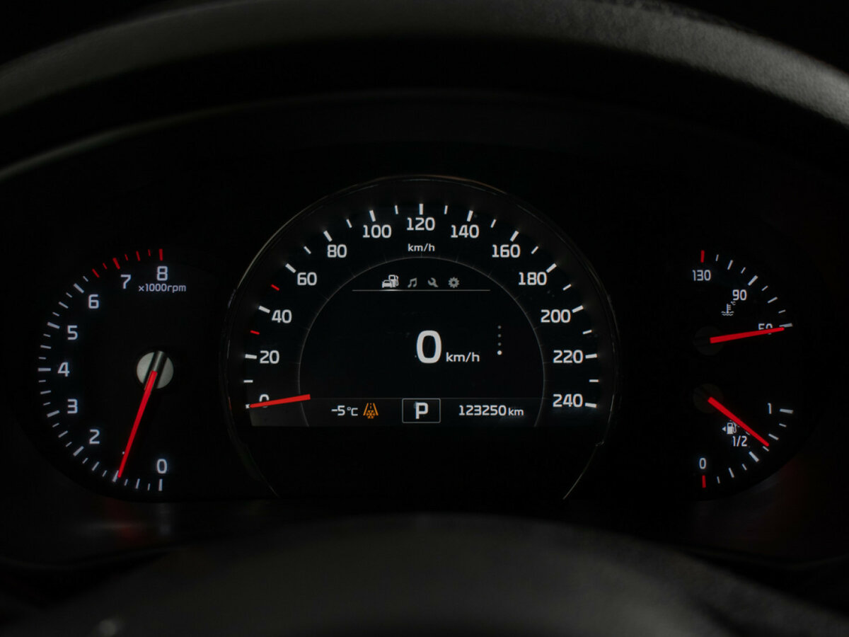 Купить Kia Sorento с пробегом. Фото: #11