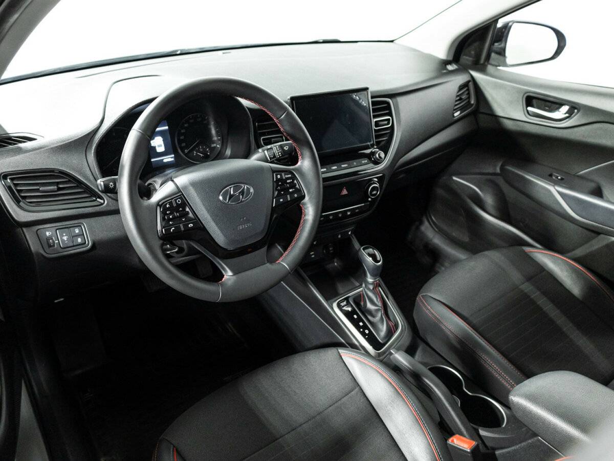 Купить Solaris HS с пробегом. Фото: #10