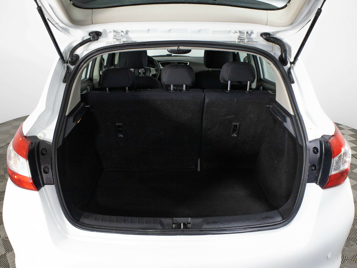 Купить Nissan Tiida с пробегом. Фото: #6